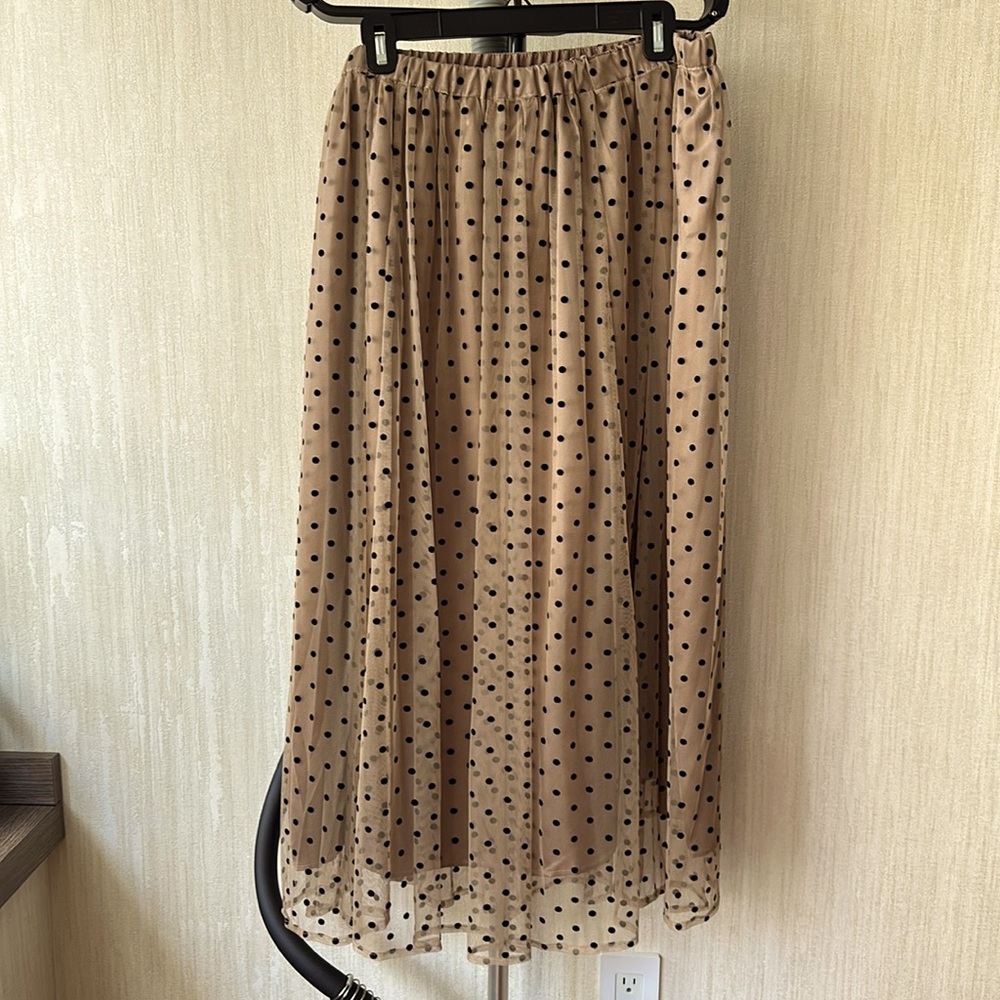 BNWT Anne Klein log polka dot mash skirt with ellastick waist, Size L